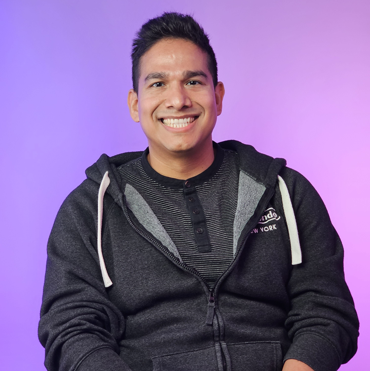 Headshot of Moisés Cruz